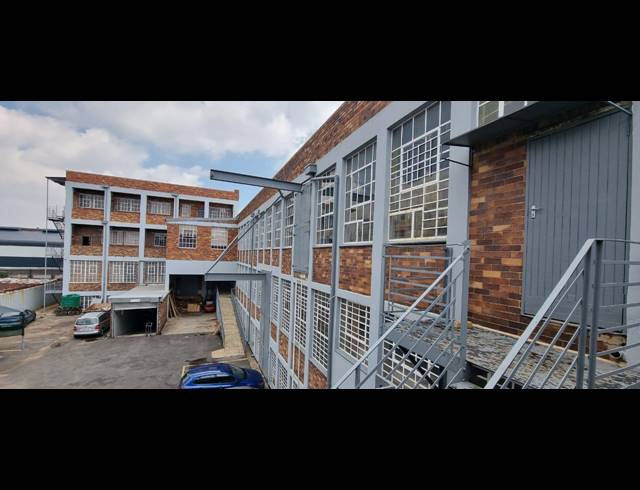 6,600M² WAREHOUSE FOR SALE IN NEW CENTRE